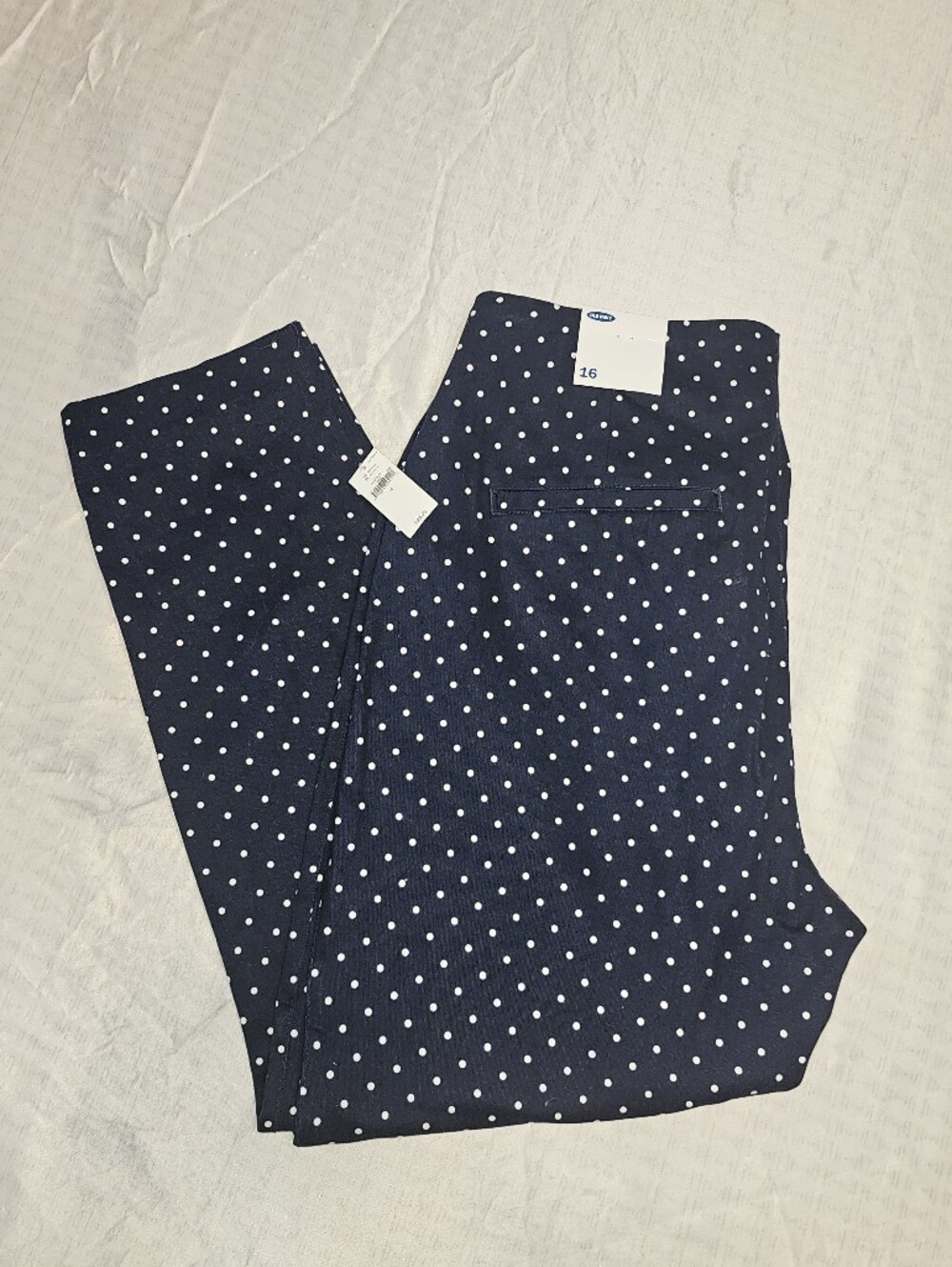 Old Navy Pixie Ankle Pants in a navy and white polka dot pattern 16